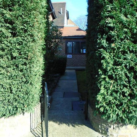 Edgware B&B Барнет Экстерьер фото