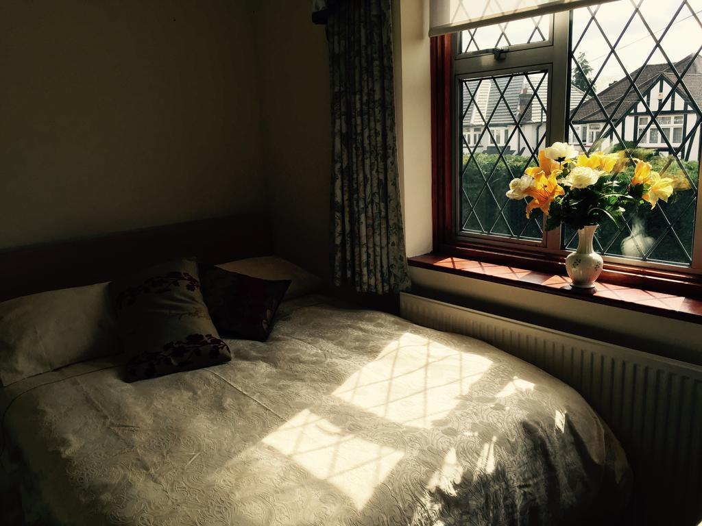 Edgware B&B Барнет Экстерьер фото